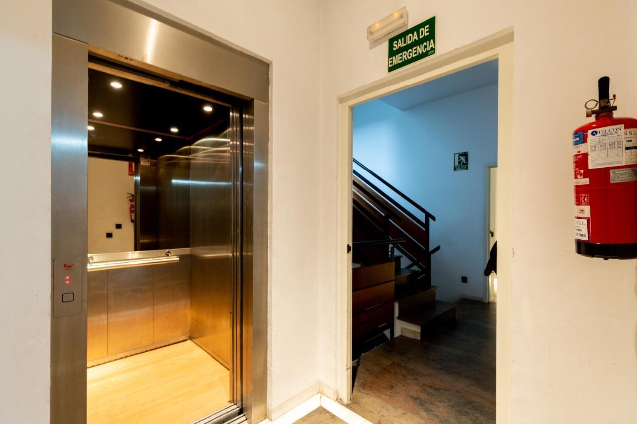 Cathedral Apartment, Upper Floor Apartment Севилья Экстерьер фото